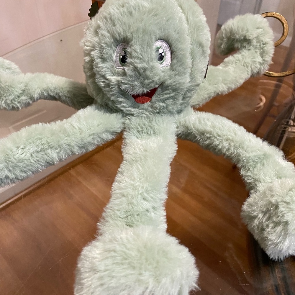 Beautiful Optopus 14” Dog Toy Very Solf And Squeaker - Picture 4 of 6